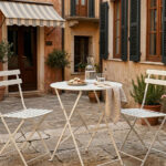 Τραπεζαρία Bistro pakoworld σετ 3τεμ μεταλλική αναδιπλούμενη σε λευκή απόχρωση Φ60x71εκ κωδ. 0060-400-000014